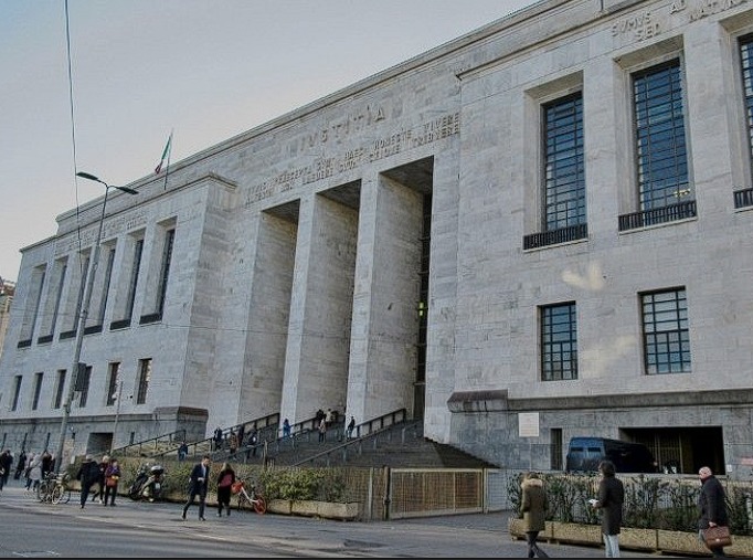 Tribunal de Milán separa caso de menor y cita a la Corte Constitucional